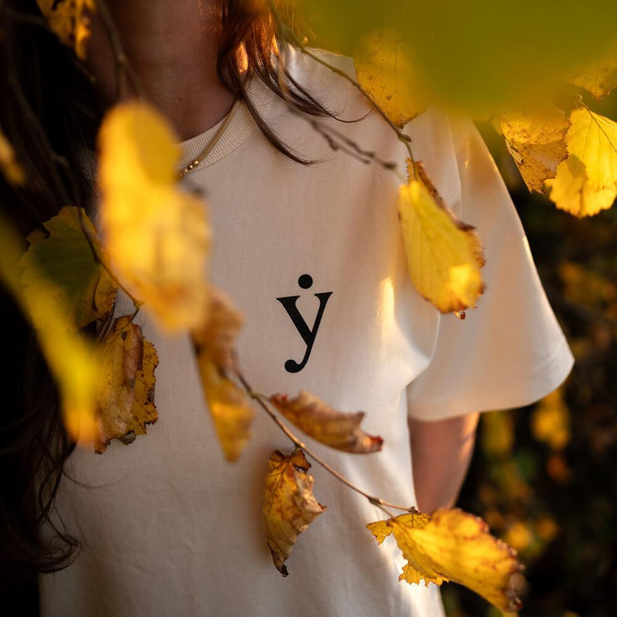 yanaa-tshirt-ravito-nutrition-sportive-devant-feuilles